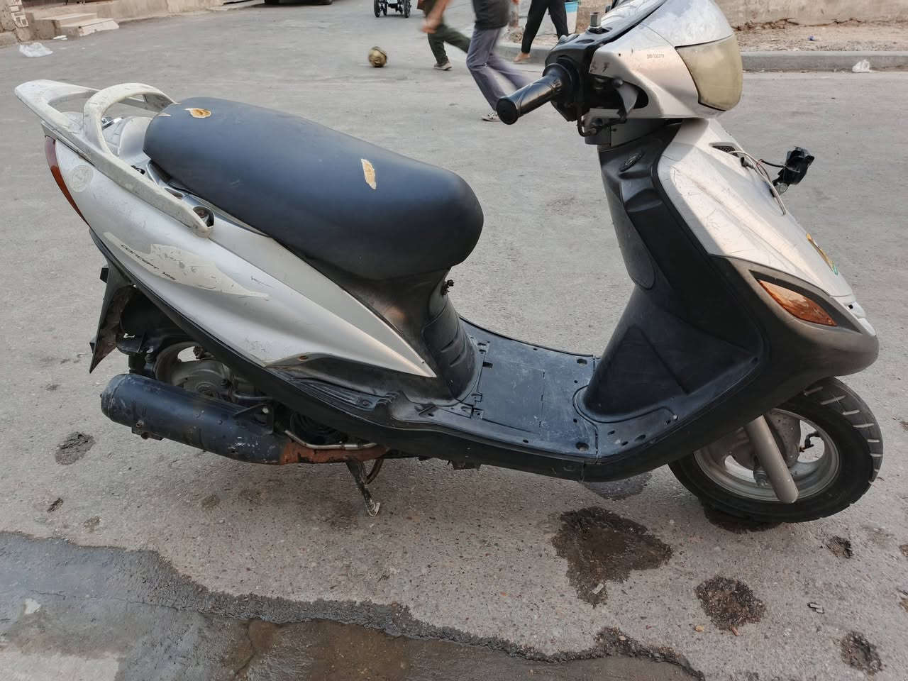 ماكس140 دراجة نظيفة خير من الله كلشي شغال بيهه سلف هندر كهربائيات كلهه شغال نقصهه بريك امامي مكينتهه ناعمة لانضوح لاتبخير دراجة كلهه ختم واحد ومكفولة من سرقة ب325 قفل مكاني بغداد الأمين الثانية ***********
