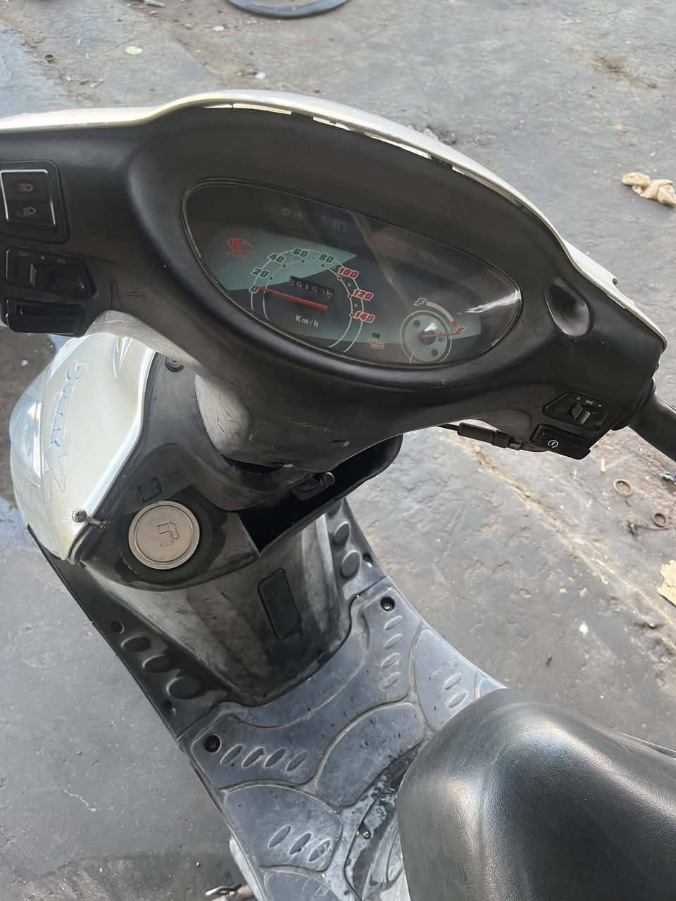 ألسـلام عليـَكم 👋

🛑 شباب كامكو للبيع موديل 14 مجفتـه 

للأستفسار أكثـر  خاص 
أو اتصال ***********
