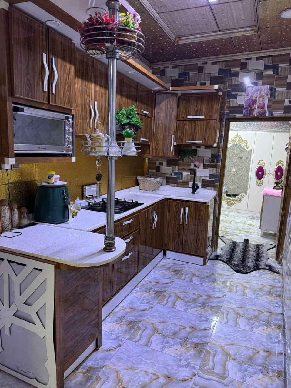 السلام عليكم دار واقع حال حواسهم تابع للمعهد بيت كامل مكمل بناء جديد دورت مياه اثنين خارجي وداخلي استقبال خارجي صاله ومطبخ وتلث غرف نوم مساحة البيت 180متر. العنوان الزعفرانية شارع المعهد خلف مدرسة سيد الاصياء السعر 45وبي مجال. للاتصال***********

