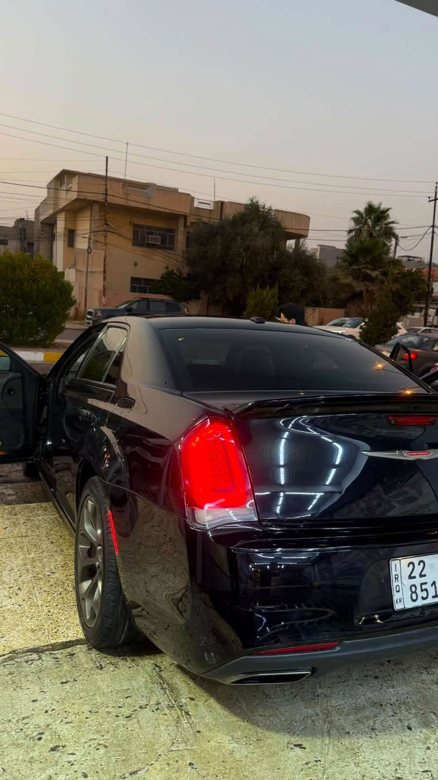 Chrysler 300S Gold 2017
السيارة كلين
• المحرك: V6 سعة 3.6 لتر
• القوة: 300 حصان
• ناقل الحركة: أوتوماتيكي 8 سرعات
• الجنوط: 20 إنش رياضية
• السقف: بانوراما 
• المقاعد: جلد رياضي مع تدفئة
• نظام الترفيه: شاشة Uconnect مع Bluetooth وApple CarPlay/Android Auto 
• الإضاءة: LED نهارية ومصابيح أمامية بتصميم رياضي
• اللون: أسود لامع  السعر 235 مجال بسيط يرهم مراوس الاستفسار اتصل *********** مكان السياره موصل سياره جاهزه استخدام شخصي
