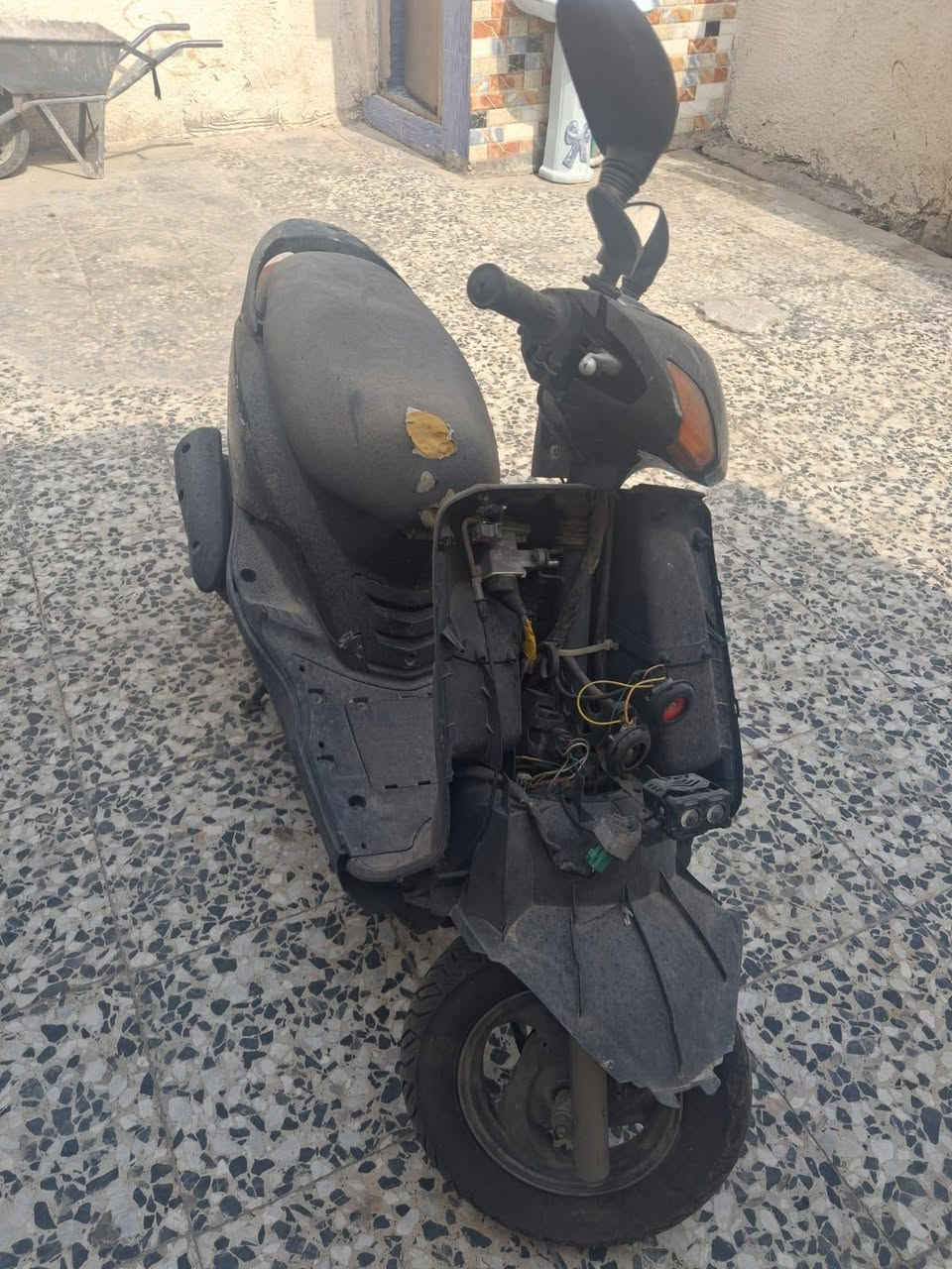 بريز • أوراق • تعليق مكسور