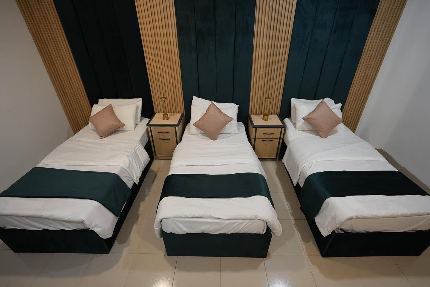 ✨🏨 تم افتتاح — فالومنت موتيل — في أربيل 🏨✨

بكل فخر وتميّز نعلن عن افتتاح
فالومنت موتيل افتتاح جديد
‏Valmont Motel

عنوان جديد للفخامة، الراحة، والخصوصية بأجواء راقية وخدمة استثنائية صُممت لتليق بكم 🌟

⭐️ رفاهية | خصوصية | راحة ⭐️

📶 إنترنت عالي السرعة
🧺 خدمة لوندري متكاملة
🛎️ خدمة زبائن واستقبال 24 ساعة
🚘 كراج خاص مجاني وآمن للسيارات
✈️ خدمة توصيل من وإلى المطار
☕️ مشروبات ساخنة مجانية داخل وخارج الغرف
👔 سويتات VIP خاصة لرجال الأعمال
🚖 سيارات خاصة مع دليل سياحي
🧼 جميع الغرف معفرة ومعقمة بالكامل
✨ نظام تنظيف وتعقيم يومي
🧺 غسالة ملابس داخل كل سويت

🤍 لأن راحتكم تستحق الأفضل…
اخترنا لكم تجربة إقامة تجمع بين الهدوء، الأناقة، والخدمة الراقية.

📍  العنوان -أربيل — شارع 60 مقابل وزاره العدل قرب سايدين بختياري 
📞 للحجز والاستفسار: [***********]

‏Valmont Motel
‏✨ Luxury Beyond Expectations ✨
