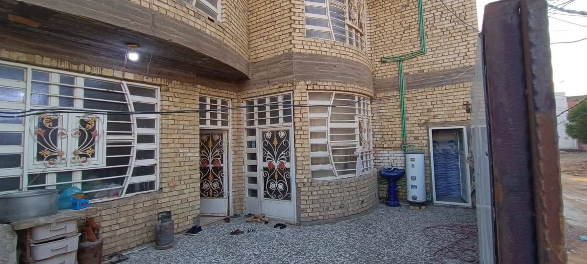 بيع مستعجل
السعر: 115مليون وبيه مجال

بيت 200م٢  طابقين واجهة 10ونزال20

الطابق الأول استقبال 7.5*4.5 ومطبخ 6*5وصالة7*5 وغرفة6*4 وصحيات داخلية وخارجية وطارمة

والطابق الثاني 3غرف سويتات وصالة وبيتونة بكد الصالة الجوه  وسطحين
العنوان: النجف/سايدين المطار الجديد الشارع الي بعد قاعة الياسمين للمناسبات/قبل شارع علكم

للإستفسار الأتصال

‏‪***********‬‏

***********
