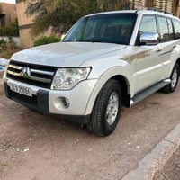 عندي باجيرو موديل 2008 بدون صبغ بدون تبديل بدون بارد ماشيه 178 الف حقي...