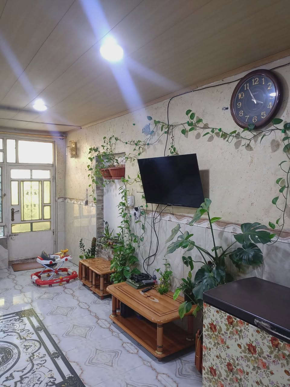 🏠 مشتمل  للبيع  
 موقع ممتاز جدا جدا جدا 
بغداد /الدورة /أبو دشير خلف السوق 💥 💥
📐 المساحة: 90 متر
🧱 الواجهة: 4ونص  × النزال: 20 م
📜 الدار طابو ملك صرف بأسم شخص واحد ✅

✨ المواصفات :
الطابق الأول :
  كراج + مدخل
🛋️ صالة واسعة
.        مطبخ
         منور صغير 
🛏️ غرفة نوم
🚿 صحيات كاملة 

🏡 الطابق الثاني :
🛏️ عدد الغرف 2
الغرفة الامامية كبيرة المساحة وبيها بالكون
🚽 صحيات عدد 2 كل غرفة وياها صحيات خاصة بيها

الطابق الثالث :
☀️بيتونه كبيرة وسطحين
 
المنطقة كامله الخدمات تبليط مي ارصفه كهرباء 
🏡 الدار درجة أولى وجاهزة للسكن فوراً 
💰 السعر 125 مليون فقط
 والموقع مميز جداً 🌟
📞 للاتصال مع صاحب الدار مباشرة بدون دلال على الرقم 💬
***********
ملاحظة :- غير متواجد على الماسنجر الاتصال واتس اب فقط 

عنوان الدار ابو دشير شارع جامع الرحمن
