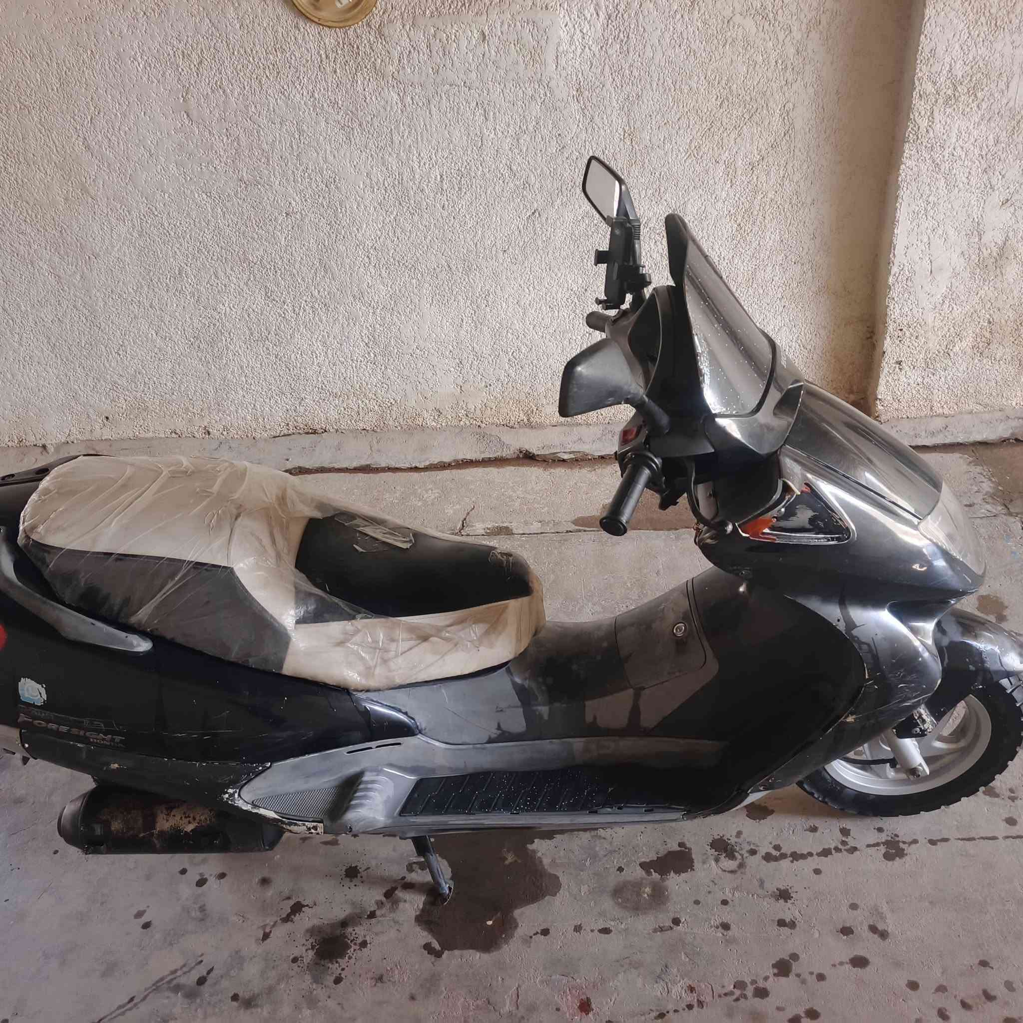 السلام عليكم شباب عندي درجة فور سايت درجة ابيع كوم حديد دراجة تشتغل بس تخربط اني ابيع كوم حديد كهربايات شغالة مكاني بغداد بوابة الكاضميه رقم الهاتف *********** سعر٣٠٠ بيعة  مجال بسيط
