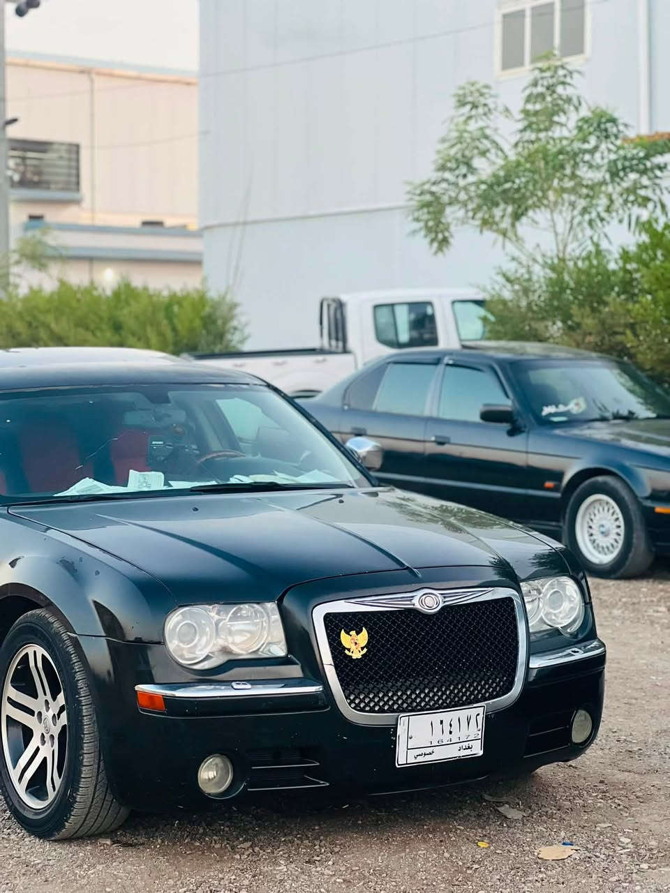 ئۆباما 2010
قەپات مواسەفات رەشی قەتران 
ماکینەی hemi V8 گیرو مەکینەو کارەبایاتی بەشەرت دە فیتەر
سلایت کوشن جلدو هیتەروو کارەبایی
سالانسەی سپۆرت چوار تایەو ویلی تازەیەژیرە 
سەیارەکە براوەیە گۆرینەوەیش ئەکەم لەسەر دل گرتن
شوین کەلار ژ.م ***********
