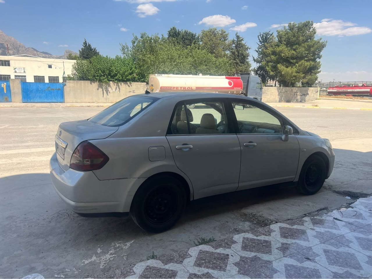 نيسان تيدا ٢٠٠٩ تؤماتيك چوار جام كاره با  ئاووئنه كاره با ناووزه رد كئچ سپي شاشه وو كامئره  گئر  مه كينه  ته بريت ته حوويل غه رامه به شه رت سه نه وي ره قه مي تازه يه به ناوو خؤمه سعري كؤتا     ٧٨  وه ره قه يه  دوو  پارچه ي  بؤياخ  بئ ناووگرت *********** السليمانية, العراق
