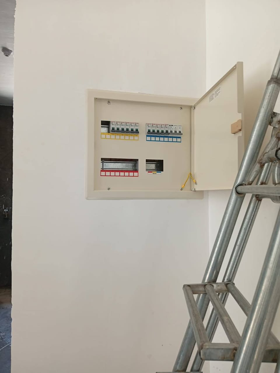 عملنا تأسيس بيت كهرباء وماي وتشطيب  حسب الطلب وبأقل كلفة نتمنى يعجبكم 
مستعدون للعمل داخل وخارج قضاء الفجر كهرباء وماي ومجاري شغل مضبوط وحسب الطلب ***********
