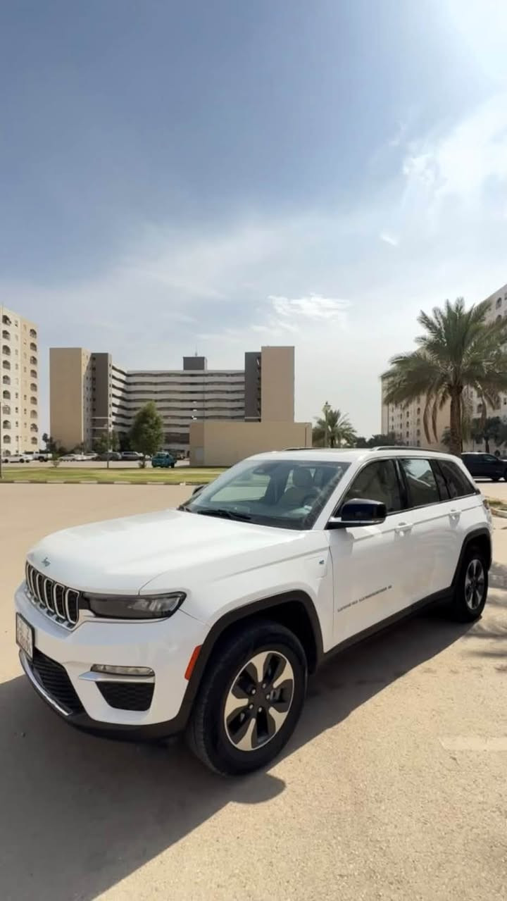 جيب جراند شيروكي • ٢٠٢٤ • واتساب