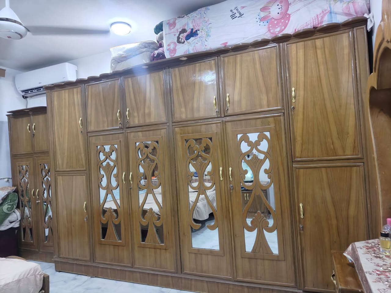 السلام عليكم غرفه اخشاب للبيع كامله نجاره عراقيه 
السعر مليون ونص تواصل على رقم ***********
