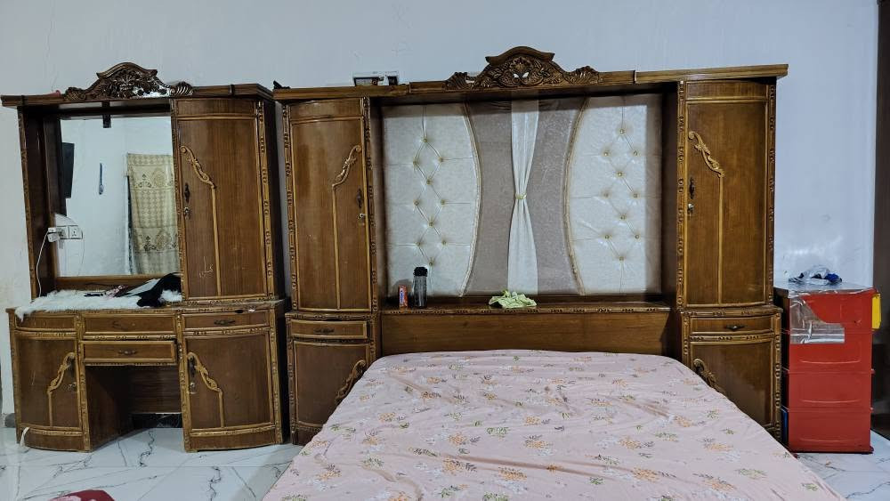 غرفة اخشاب عراقية طابقين الغرفة نظيفة  كما موضح بالصور  السعر ٩٠٠  للاتصال ***********. كربلاء, العراق
