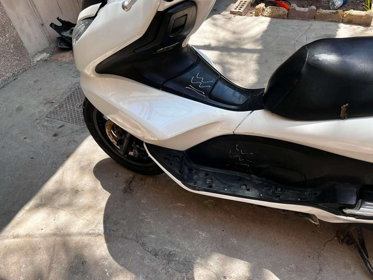 السلام عليكم pcxجيل الاول الدراجه رمبة  وجديده  ومكفولة سويجات ثنين اوراق كامله السعر 1300المكان بغداد ساحه عدن الرقم ***********
