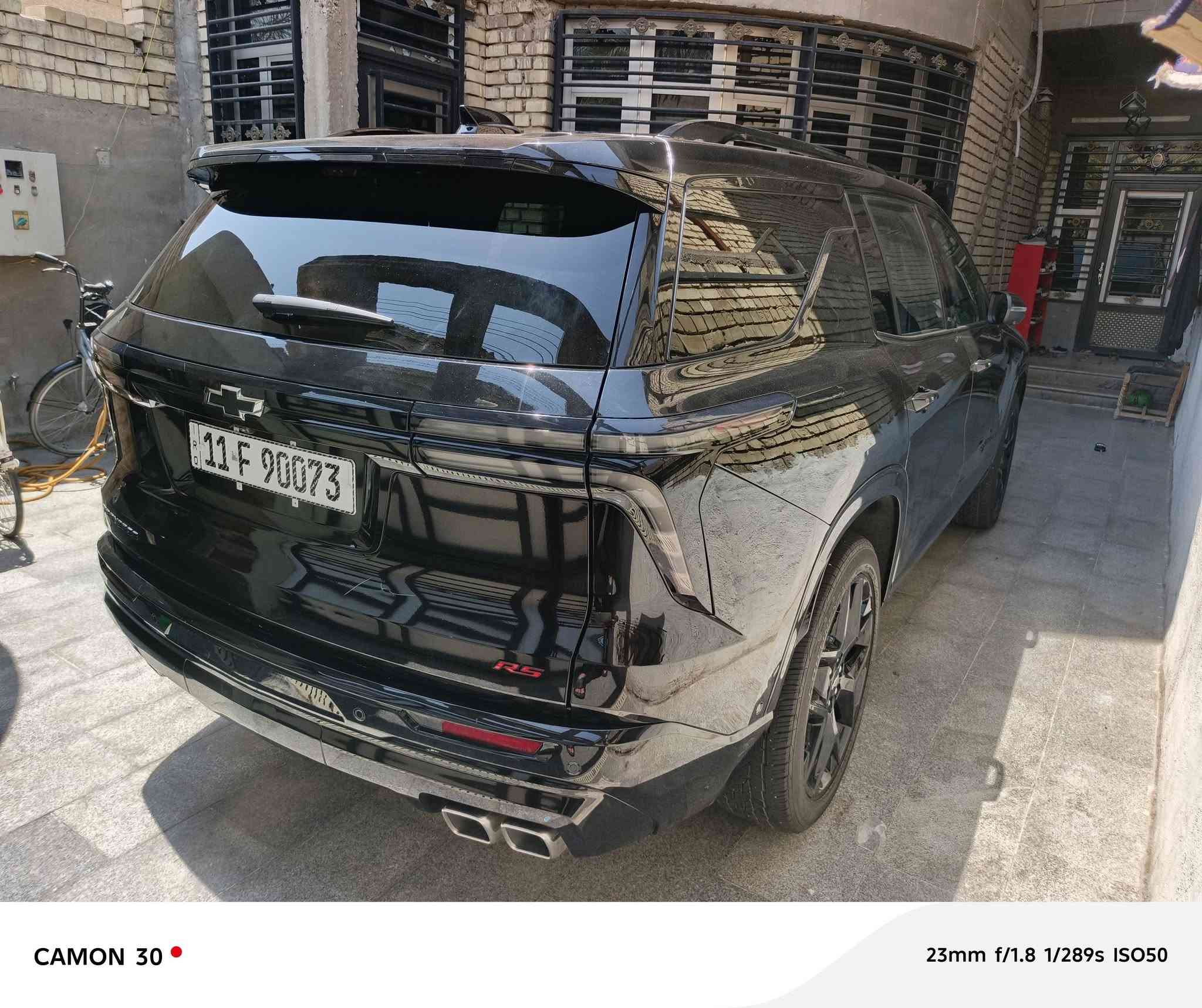 للبيع ترافرس RS حادث تخريب السعر 385 ورقه رقم بغداد مميز  صور  الحادث داخل المنشور الاتصال عله الرقم ***********

 *المواصفات الكاملة  ترافرس 2024 فئة RS* الفل:

*1. المحرك والاداء*
- *المحرك*: 2.5L تيربو 4 سلندر بنزين
- *القوة*: 328 حصان @ 5500 rpm
- *العزم*: 326 lb-ft @ 3500 rpm
- *القير*: 8 سرعات اوتوماتيك
- *الدفع*: دفع امامي FWD اكو نسخ دفع رباعي AWD
- *السعة*: 7 ركاب

*3. المواصفات الخارجية RS*
- *شباك امامي*: اسود لامع ستايل رياضي
- *السقف*: بانوراما سلايد + قضبان سقف سوداء
- *المرايات*: كهربائية تدفئة وطي + اشارة + تعتيم للسائق
- *الاضواء*: LED امامي وخلفي مع حركة ترحيب
- *مساحات*: Rainsense حساس مطر
- *الباب الخلفي*: كهربائي بدون يد Hands-Free dab5

*4. الداخلية والتقنية*
- *المقاعد*: جلد مثقب مع تدفئة وتبريد للامامي وتدفئة للصف الثاني
- *الستيرن*: جلد + تدفئة + كهربائي + زر تشغيل
- *الشاشة*: 17.7 انش LCD مع جوجل مدمج + ملاحة
- *الصوت*: Bose فاخر 10 سماعات + سبيوفر
- *التوصيل*: Apple CarPlay لاسلكي + Android Auto لاسلكي + واي فاي هوتسبوت + شحن لاسلكي
- *المناخ*: اوتوماتيك متعدد المناطق + مكيف خلفي
- *لمسات RS*: تطريز RS بالمقاعد، ستيرن مسطح، خياطة حمراء ba9e3ce5dab5feef

*5. الامان*
- *كاميرا*: 360 درجة HD + كاميرا خلفية مع غاسلة
- *مساعدات*: رادار تكيفي Adaptive Cruise، تنبيه تصادم امامي وجانبي، تنبيه خروج من المسار + مساعد بقاء بالمسار
- *نقطة عمياء*: موجود
- *فرامل*: ABS + مساعد فرامل + ثبات الكتروني
- *ايرباك*: متعدد dab5ba9e83ee

*6. اضافات مهمة*
- *سحب*: Tow Package موجود
- *كراسي الكابتن*: بالصف الثاني
- *الطي*: الصف الثاني والثالث كهربائي
