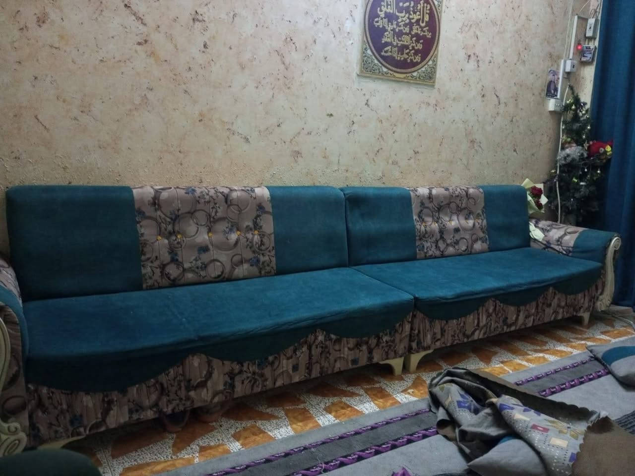 السلام عليكم عندي ديوان نضيف للبيع السعر 250 قفل عنوان جلبيه فلكه الجمعيه مقابل جامع اهل البيت  رقم ***********
