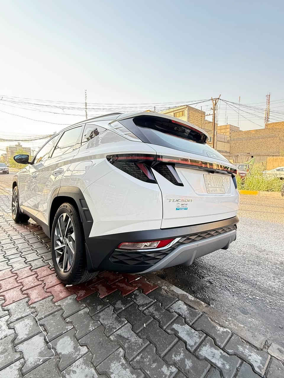 🚗 هيونداي توسان 2024 (خليجي) - بحالة الزيرو! 🚗
المواصفات العامة:
 الموديل: 2024
 المواصفات: خليجي (مكفولة أخت الزيرو)
 المسافة المقطوعة: 33 كم فقط (بعدها بأكياس الشركة)
 الرقم: بغداد
 الملكية: من الشركة زيرو باسمي
 القمارة: حديد
 الموقع: كربلاء المقدسة
⚙️ المحرك والأداء:
 المحرك: 2000cc تنفس طبيعي
 ناقل الحركة: أوتوماتيك 6 سرعات
 أنظمة القيادة: 3 أنظمة (عادي / Sport رياضي / ECO اقتصادي)
✨ المواصفات الخارجية:
 إنارة أمامية فول LED + بك لايت خلفي LED
 ويل كروم قياس 18
 حساسات أمامية (4) + حساسات خلفية
 مري كهرباء مع إشارة بالمري
 السبير مانازل نهائياً
🛋️ المواصفات الداخلية والرفاهية:
 دخول ذكي بصمة (بدون مفتاح)
 كراسي أمامية كهرباء + تحكم استيرن كامل
 دشبول آيباد + شاشة تدعم (Apple CarPlay & Android Auto)
 كاميرا خلفية دوارة
 شاحن وايرلس + منافذ شحن ومخرج AUX
 سايد بريك كهرباء + Auto Hold + نظام مساعد نزول المنحدرات
 تبريد خلفي + بردات بلادية للأبواب الخلفية
📌 ملاحظة:
يوجد شخط بسيط بالباب الخلفي (خلف الصدر) وموضح بالصور، عدا ذلك السيارة مكفولة بالكامل.
💰 السعر: 202 ورقة ($20,200)
🚫 البيع كاش فقط (بدون مراوس)
📞 للتواصل والاستفسار:
 ***********
 ***********
@Ameer Fadhil
