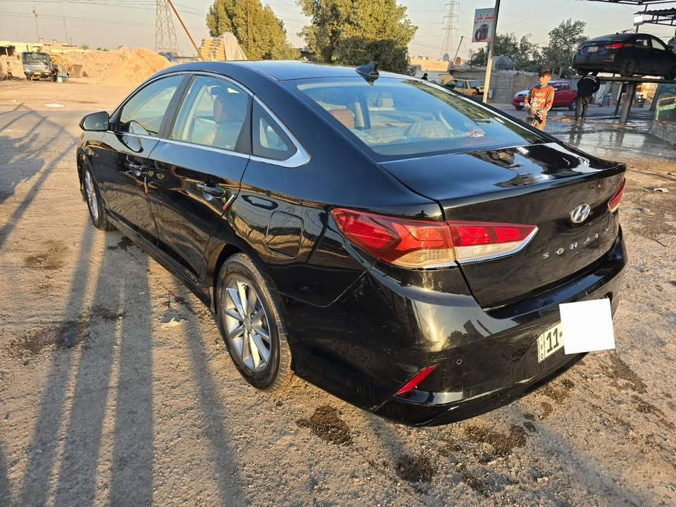 سوناتا 2018 Se
وارد امريكي 

مكينة 2400

حادث خلفي موضح بالصور 

تحكمات استيرت جهتين 

3 وضعيات قيادة  

شاشة اندرويد اوتو وكاميرا خلفيه ابلاد    

شباك نيكل 

وباقي مواصفات الse

كشنات مدوشم وكاعيات جلد

ماشيه 68 الف

رقم بغداد بأسمي 

بيها طخة امامية بالجاملغ مصلحها بارد مكانها موضح بالصور

العنوان بغداد الدوره 

السعر 134

***********

