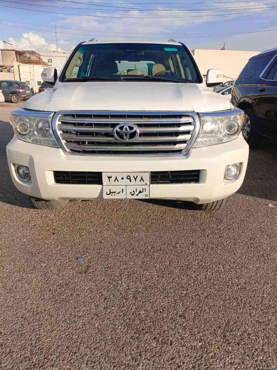 لاندگرۆز2010فول مواسفات 5پارچەی هەیە لای سەکنی گرتوە زۆر خاوێنە هەمووی بەشەرت مەکینەی کرایتەوە هەمووی بیلادی شەریکە 235مەجال ***********هەولێر

