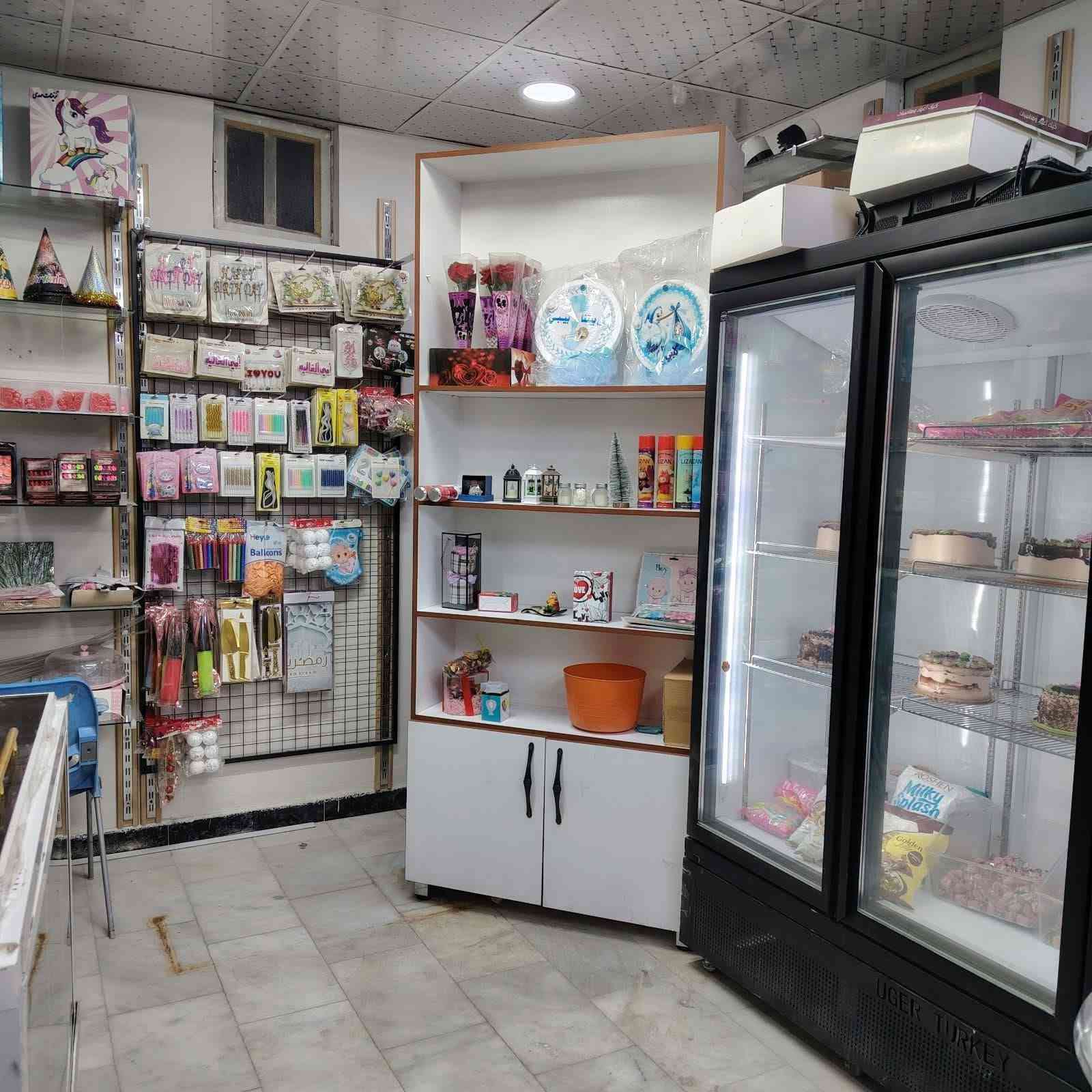 من رخصة الادمن
للبيع محل مكسرات ومعجنات في حي الجهاد المخابرات 
فرصة جاهزة للعمل مباشرة.
الموقع: شارع تجاري.
مساحة المحل: 7×3 متر.
يحتوي على:
براد كيك كبير.
ماكينة إزبري .
ماكينة ذرة.
رفوف مكسرات وشوكولاتة وهدايا.
تجهيزات كاملة للمحل.
البيع لعدم التفرغ .
السعر: تحت التقييم 
للاستفسار يرجى التواصل على الرقم: (*********** ).
