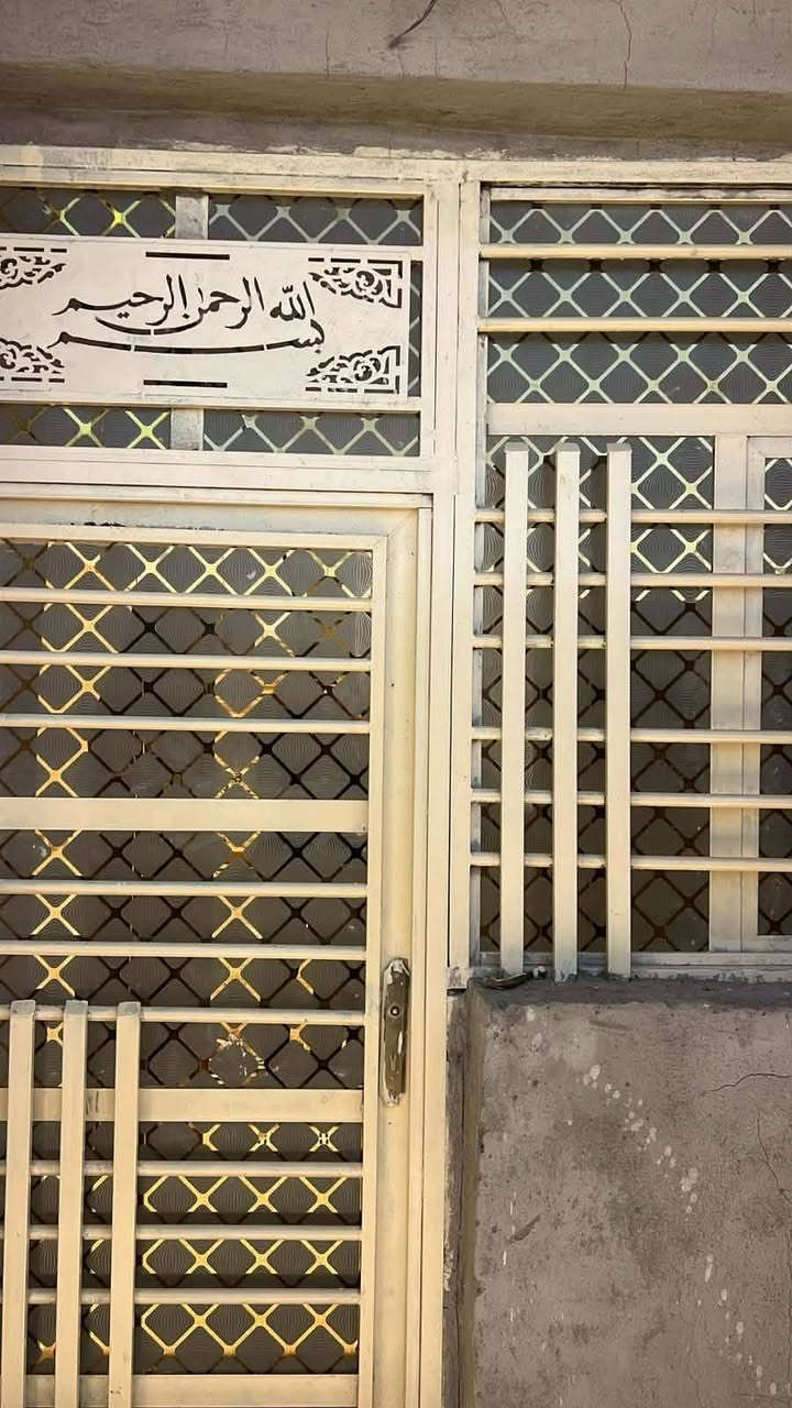 بيت 100 واجه ونزال 6وربع 16 بوب الشام خلف الهزه قريب على شارع 50 كامل من كلشي سعره 50وبي مجال بصيط ***********
