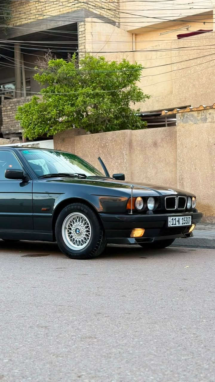 السلام عليكم اخوان
Bmw 530 1993 V8
سياره بحالة الوكاله مصبوغه صبغ عام للجماليه فقط بدون حادث او معجون فتحة سقف و داخل جلد مطعم بصاج كهربائيات شغاله كله الممشى 194 الف حقيقي تبريد ثلج والمعروف عل 8 سلندر تبريده قوي 
بيه نقوصات قليلة 
السعر 95 وبيه مجال قليل 
***********
