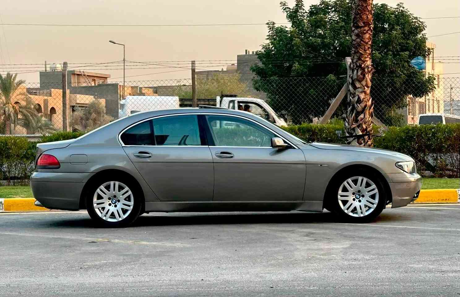 سلام عليكم
للبيع بي ام باخره حجم 745 موديل 2002 
ضرر فقط جوملغ امامي ومصبوغه عام جماليه فقط بدون ضربه
رقم بغداد نكليزي بسمي. 
اخوان سياره كير مكينه صدر تخم تاير كله جديد
كهربائيات مابيها كلوب طافي كله ع شركه 
سياره فول الفون ميحتاج اذكر مواصفات لأن متخلص
سياره ع وضع شركه وتجي وتشوف بعينك 
سعر 100 وبيها مجال للشراي مكان سياره بغداد قرب نفق شرطه حي الجامه رقمي *********** خاص ماجاوب فقط ع رقمي وبي وتساب.
