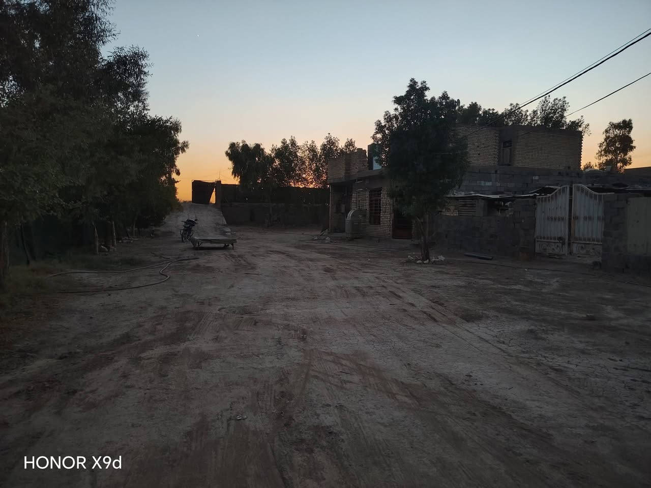 🏡 فرصة استثمارية مميزة للبيع في بغداد
📍 الموقع: بغداد – قرب جسر الحديدي، مال كرغولية، صوب منطقة الأمين.
✅ أرض شاطئية بمساحة 1750 م². ✅ تحتوي على بيتان، مناسبة للسكن أو للاستثمار أو للتأجير. ✅ واجهة 33 متر × عمق 58 متر. ✅ موقع حيوي وسهل الوصول.
💰 السعر: 145 مليون دينار (قابل للتفاوض للجادين).
📞 للاستفسار والمعاينة: *********** اتصال أو واتساب.
لا تفوّت الفرصة، العقارات المميزة بهذا الموقع نادرة.
#بغداد #عقارات_بغداد #بيع_أراضي #استثمار #عقار #أرض_للبيع
