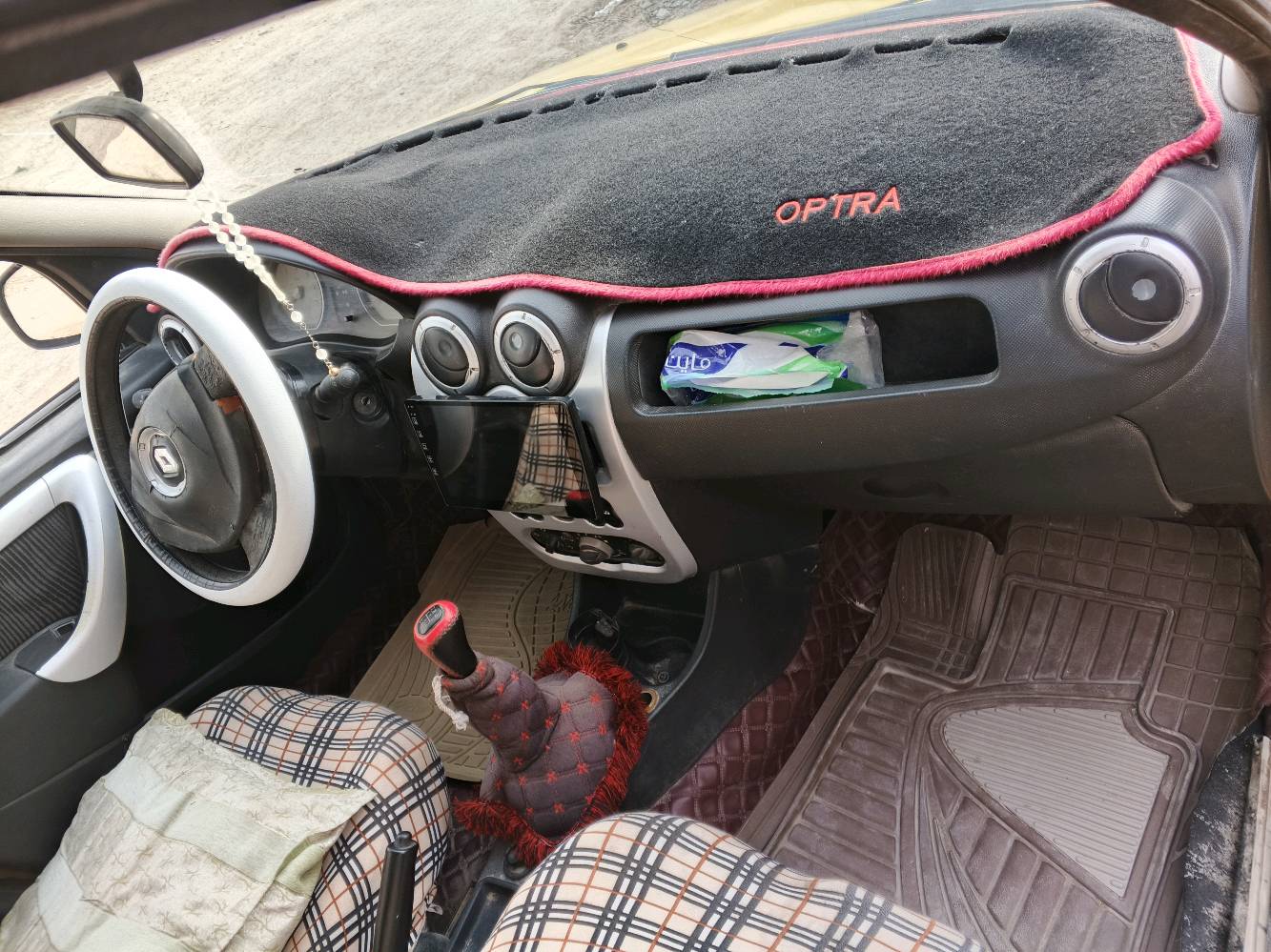 سلام عليكم رينو 7راكب  مكينه وكير نضيفات تفاصيل خاص رقم ***********