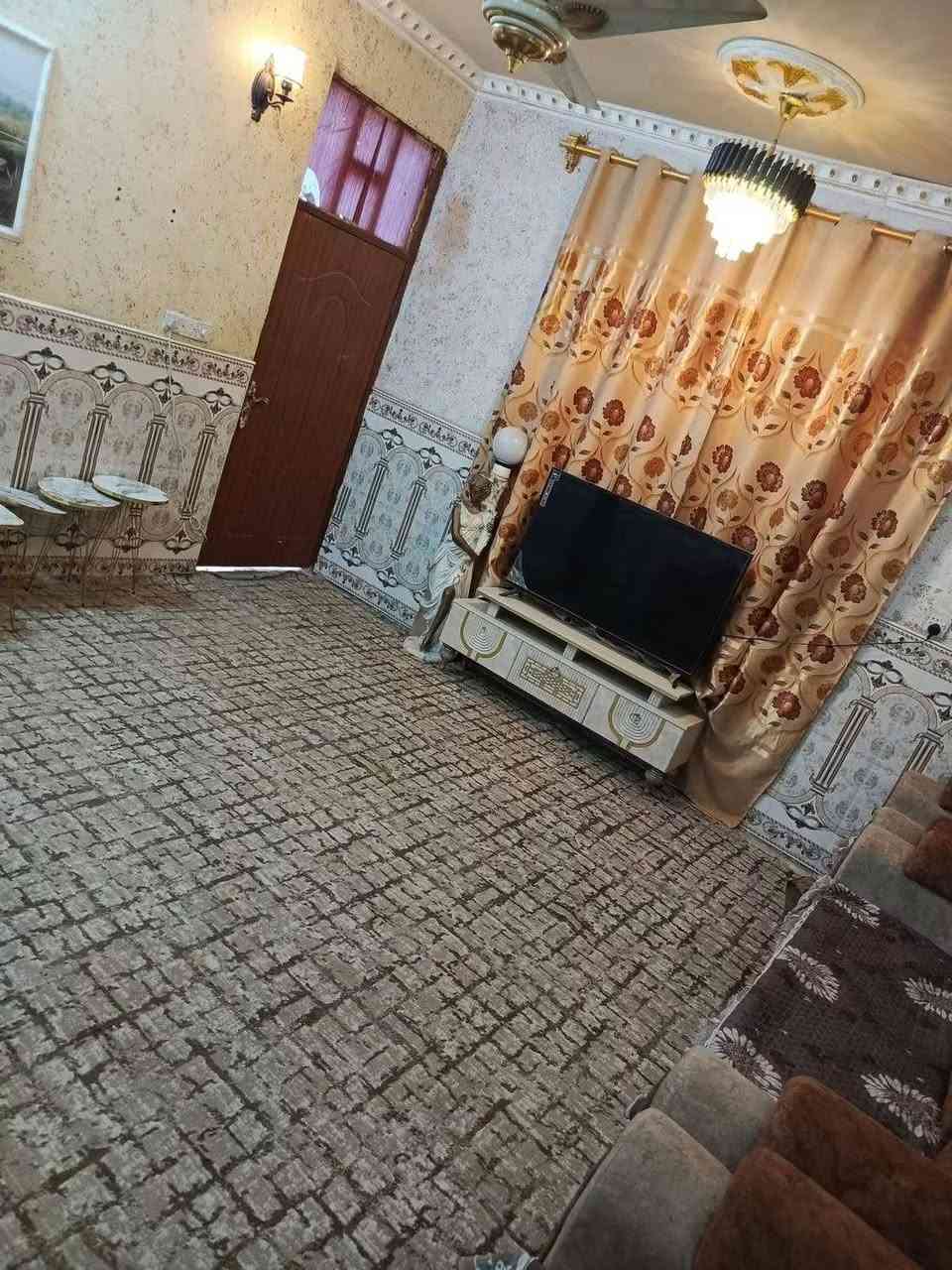 السلام عليكم بيت مساحة ١٠٠
واجهة ٩ ونزال ١٢
الطابق الارضي 
خطار ٦/٥
غرفة نوم ٤/٤
مطبخ ٢٧٠/٤
هول٦/٦
ترك١/٣
الطابق الثاني 
غرفة نوم ٤/٤
غرفة ٦/٥
مطبخ ٢/٢
حمام ٢/١٥٠
.......؟..........؟.......؟........
بيت كامل مكمل سند ٢٥
المكان جسر دياله القديم قرب مستشفى ابن زهر 
البيت الثالث عن باب المستشفى
***********
