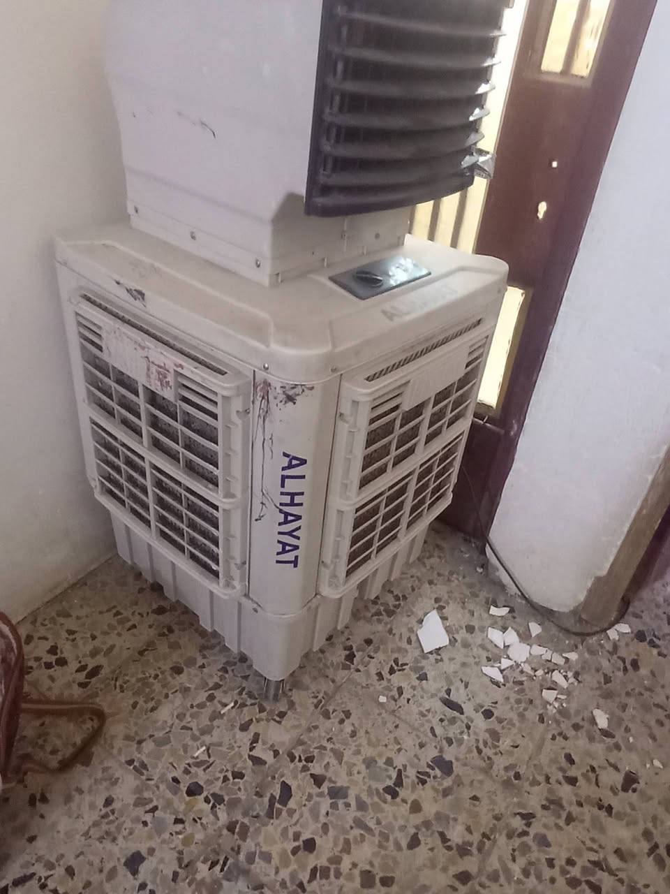 غراض للبيع كاونتر  تخم ثلاجه مبرده 

***********
