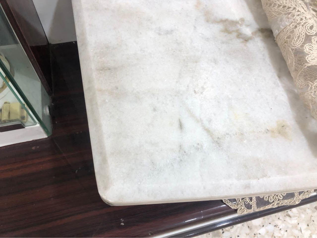 ميز بلازمه للبيع و مكتبه و معرض 
ارضية البلازمه مرمر 

*********** بغداد, العراق
