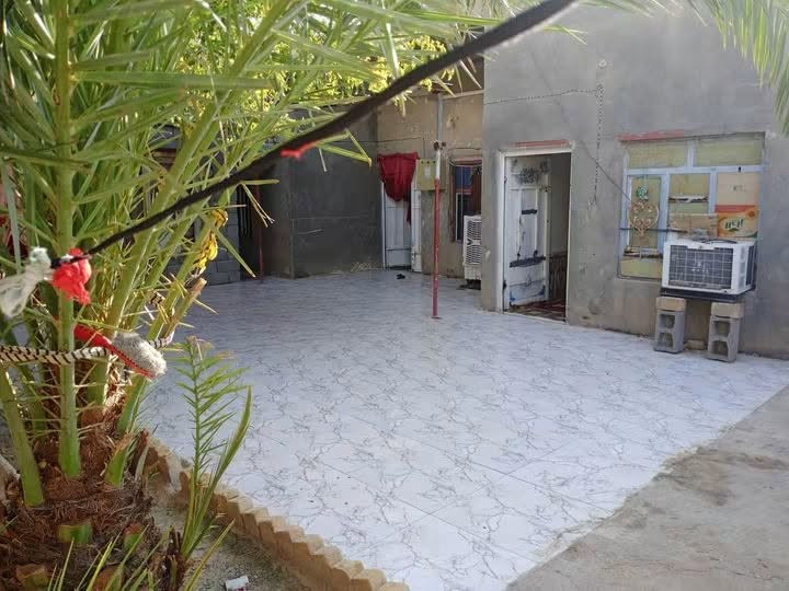بيت للبيع مكان حي المنتضر جاهز ماي وشارع صب ومجاري كهرباء يتكون البيت من ثلاث غرف وصاله ومطبخ خارجي وديوانيه للاستفسار الاتصال على الرقم ***********

نص مكتوب في الصور:
- صاله
- واجهه لبيت
- مطبخ و صحيات