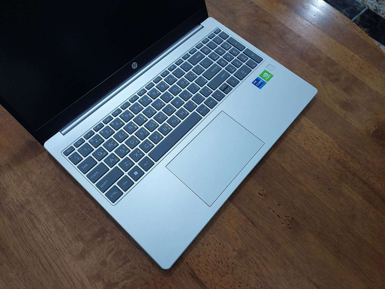 السلام عليكم ..كور  اي  7 جيل 13  ماركة hp  بلون مميز جدا ... ...شاشة حجم 15.6 دقة FULL HD نوع IPS مضادة للانعكاس ......هارد نوع  SSD NVME (اسرع انواع الهاردات ) بحجم 512 كيكا .....كرت شاشة خارجي قوي  منفصل من نيفيدا ....... رام  حجم 8 كيكا. ... كيبورد ضوئي ثلجي وبصمة اصبع ...اللابتوب سوبر سلم وشكلة روعة وشحنة ممتاز ... ملائم للبرامج الهندسية  والدراسة والاعمال وغيرها  ...مكانه بغداد سعرة 400$   للاستفسار الاتصال  ***********(واتس)

