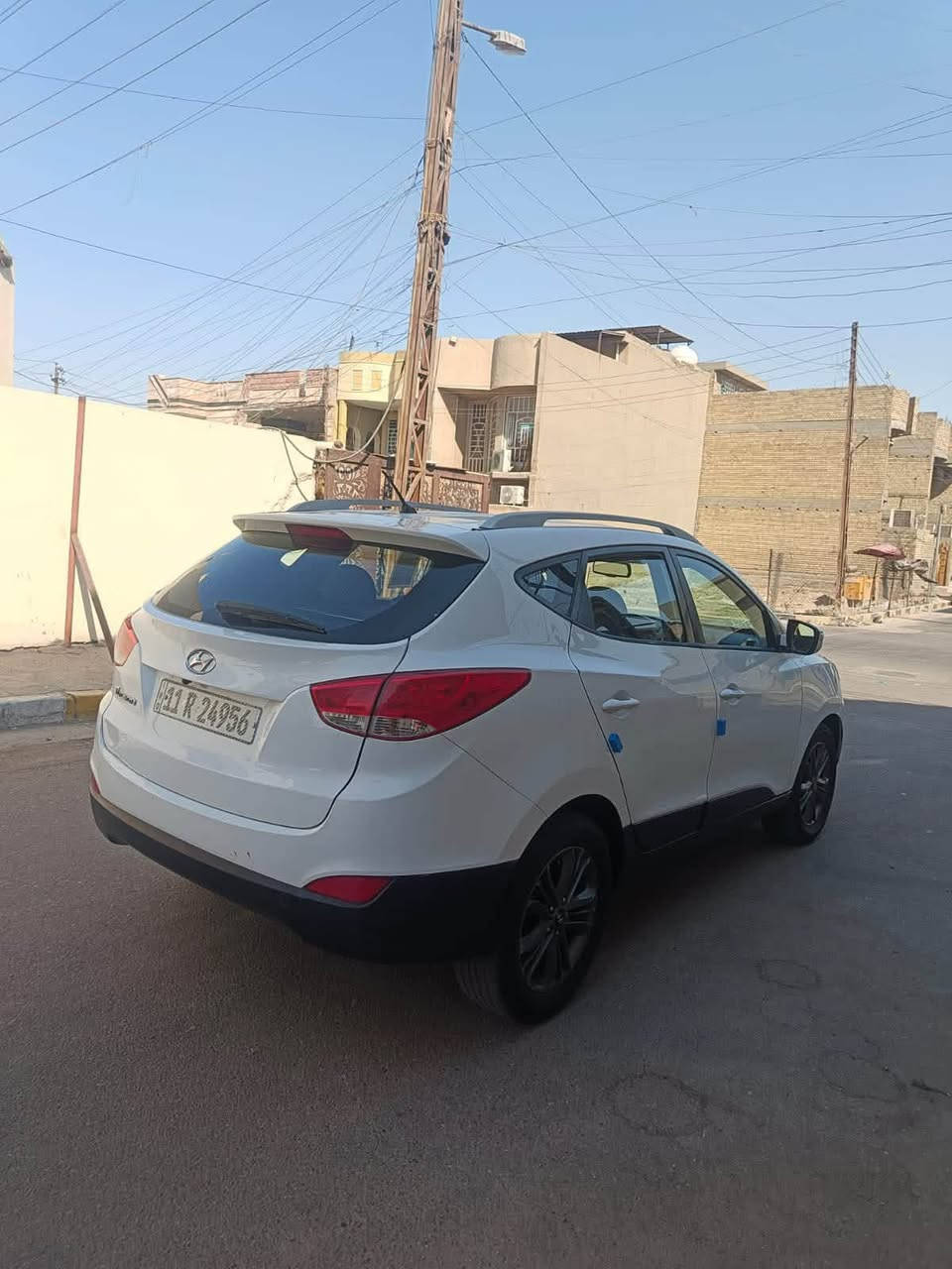 توسان للبيع موديل 2015 خليجي بيها صبغ ثلاث قطع جوه اليدات بدون داخل صار بيها طخه بسيطه محرك 2000 دوش تبريد ثلج سياره نظيفه وعله ايدي السعر 120 ورقه مكان السياره بغداد البلديات 

***********
