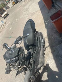 دراجه pcx جيل الثاني ياباني الدراجه بيها كفرات بس كفرات مو كامله نكلبت...