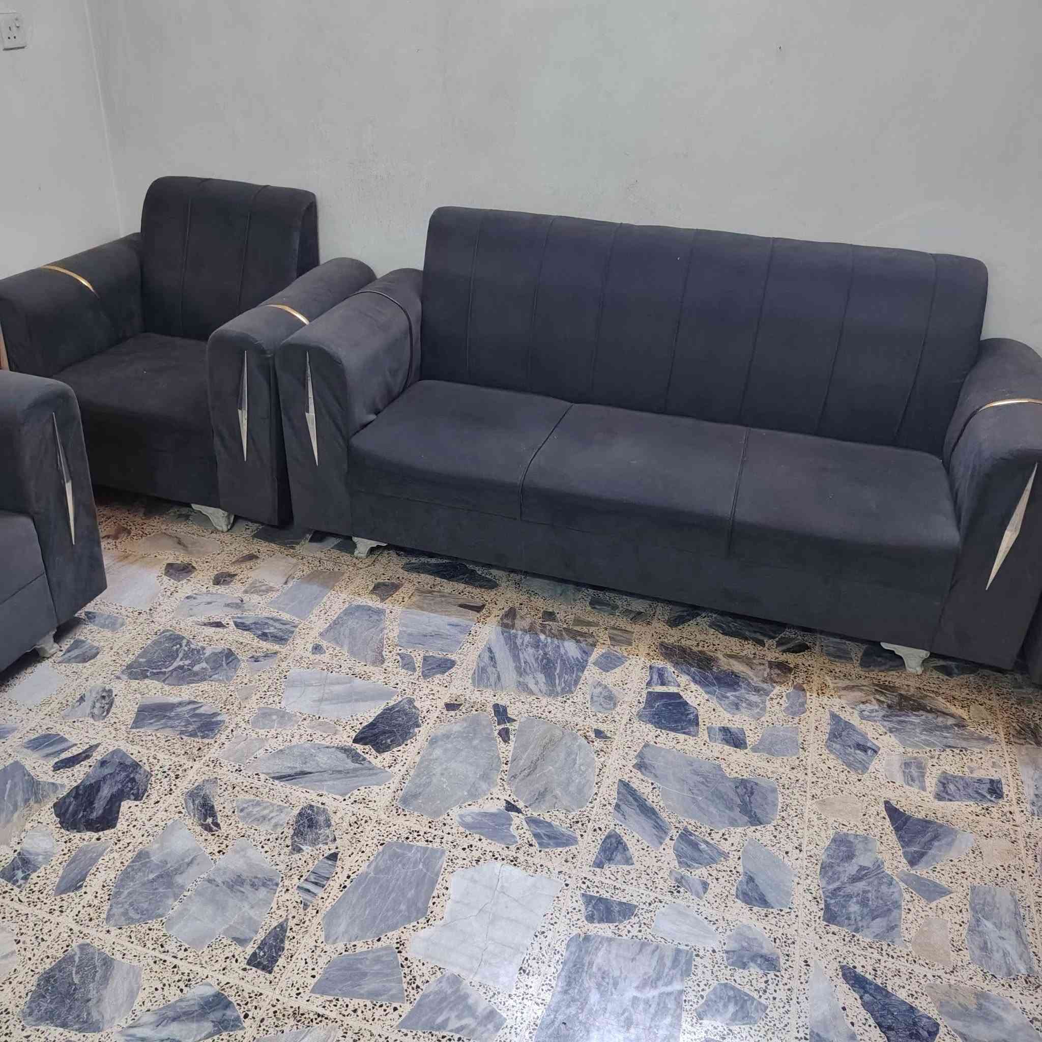 تخم للبيع عشر قطع مكانه حي البتول شارع جسر المشاه السعر ٢٠٠ الف بي مجال بسيط شراي اتصل ***********
