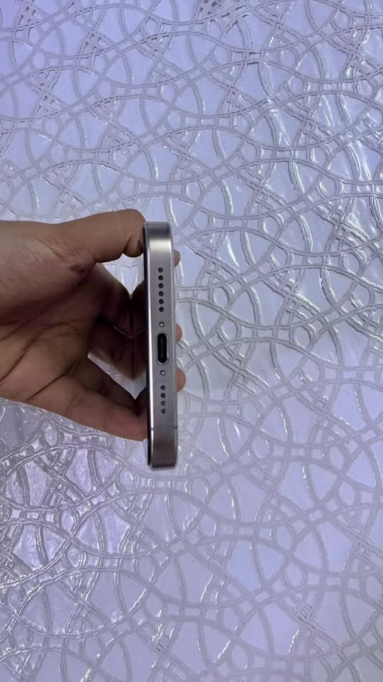 السلام عليكم
ايفون ١٥ برو ماكس تيتانيوم نظيف مكفول من فتح والتبديل والضربة السعر مليون و١٠٠ 
مكاني بغداد ***********

نص مكتوب في الصور:
- حالة البطارية عادية تعمل بطارية iPhone هذه على النحو المتوقع. حول البطارية والضمان... الحد الأقصى للقدرة ٨٦٪ هذا قياس لقدرة البطارية مقارنة بقدرتها عندما كانت جديدة. قد تتسبب القدرة المنخفضة بتقليل ساعات الاستخدام بين عملية الشحن والأخرى. عدد الدورات ٧٦٦ هذا هو عدد مرات استهلاك iPhone لققدرة البطارية. معرفة المزيد... تاريخ التصنيع كانون الثاني ٢٠٢٤ أول استخدام آذار ٢٠٢٤