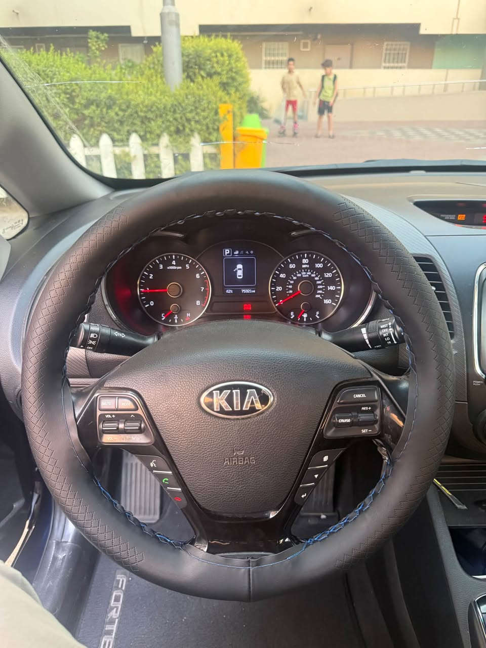 💙 للبيع كيا فورتي 2018 LX — نظافة واستخدام شخصي 💙

🚘 Kia Forte 2018 | LX
🔹 محرك 1.6
🔹 وارد أمريكي 🇺🇸
🔹 ماشية 75,000 ميل
🔹 اللون أزرق 💙
🔹 إيرباكات سليمة ✅
🔹 الضرر السابق غرق
🔹 شاشة كبيرة 
🔹 سيارة نظيفة جداً واستخدام شخصي
🔹 رقم بغداد جديد وباسمي
🔹 جاهزة للاستخدام والمعاينة متاحة

💰 السعر: 128$
▫️ يوجد مجال بسيط جداً للجادين

📍 الموقع: بسماية
📞 للتواصل: ***********

🔥 سيارة مرتبة وتستاهل المعاينة
