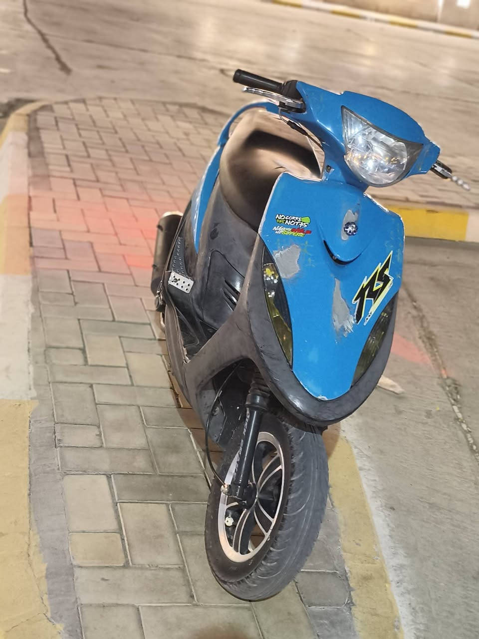 البيع دراجه 55 بلادي يعني ما مزوده 55 كل تزويد بيه اصلي ودراجه ختم واحد كلشي بيه بلادي السعر خاص ***********وتساب شباب ولي مو شراي بس عامل لا تعبني ويا  وإذا مروس بسكنس حسب قناعه ارووس
