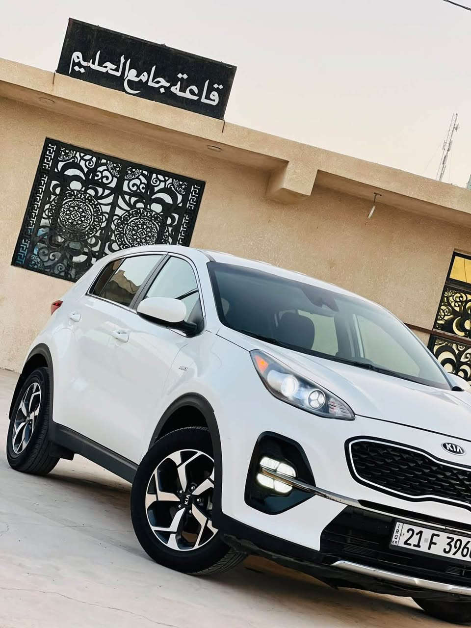 للبيع كية سبورتج 2020وارد امريكي
سيارة حيل جديدة مواصفات معروفه 
رادار امامي جانبي فول تحكم ستيرن ويل كروم 

ماشيه ٤٠ 
رقم سليمانيه الدولي 

مكينه ٢٤٠٠ عالوضع الشركة 

بلوجتكر لد 

وبعد بيها هواي مواصفات 

رقم سليمانيه الدولي

هزه وسنوية رقم جديد 
حادث قطعه وحدة موضح بالصور

السعر مناسب ١٤٩ وبي مجال 
الاتصال*********** تحياتي حادثه بس بنيد فقط بدون قطره داخل
