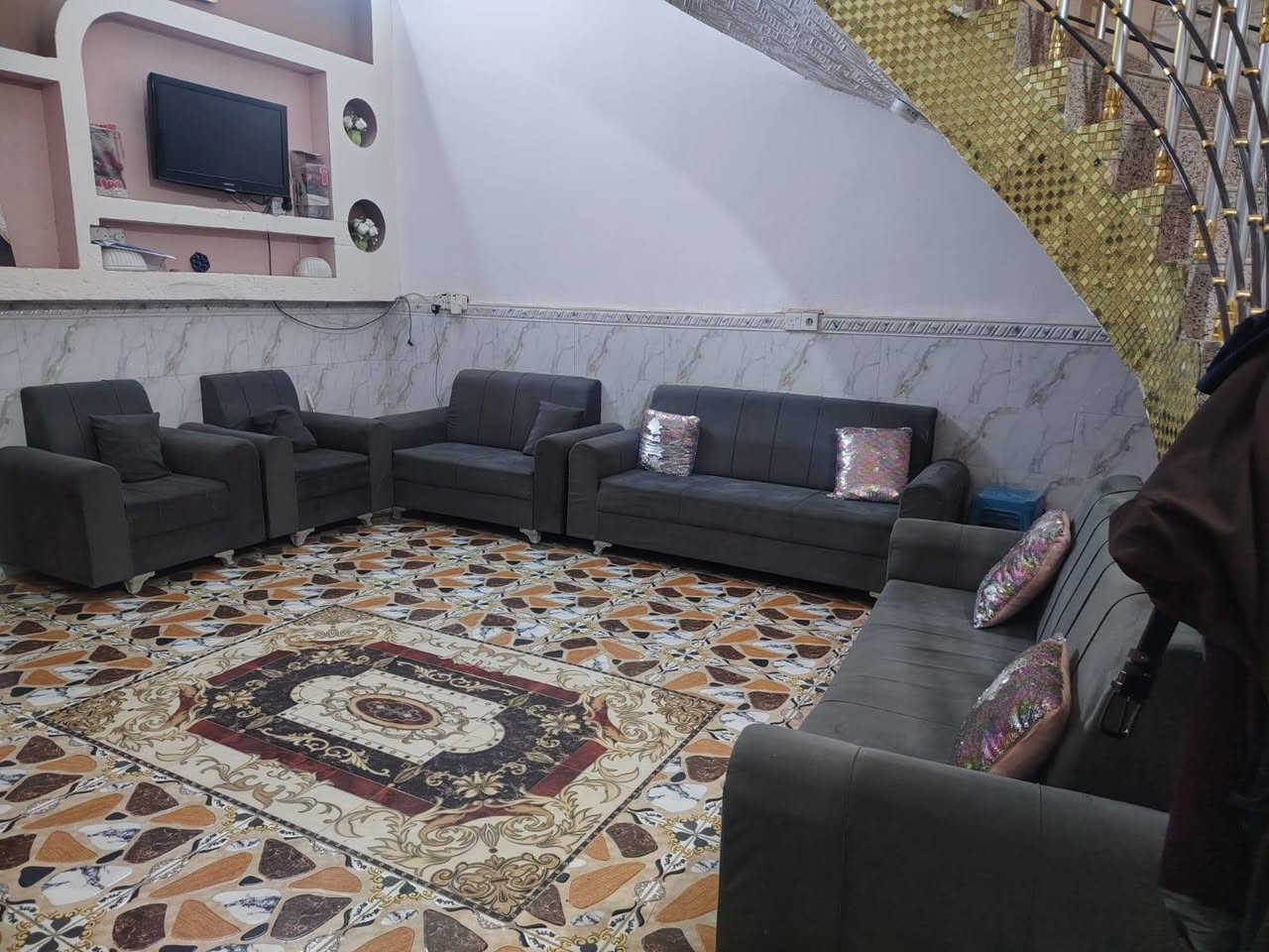 قنفات البيع نضيفات كلش مال استقبال
البيع
  ***********

