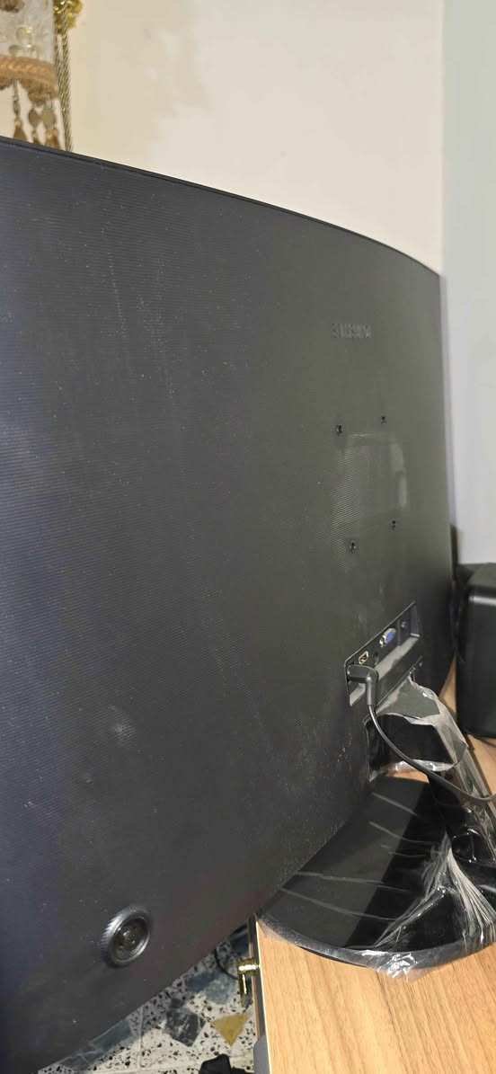 📌 للبيع: شاشة سامسونج مقوسة 27 بوصة (Samsung Essential Monitor S3)
الموديل: S27C360EAM (LS27C360EAMXZN)
نظيفة لا شخط لا ضربة لا بكسل 
استخدام كلش قليل
الحجم: 27 بوصة - مقوسة Curved   مو العادية
 - 75Hz هرتز
 اللوحة: VA (ألوان ممتازة وتباين عالي 3000:1).
-دعم AMD FreeSync لمنع تقطع الصورة.
-وضع حماية العين (Eye Saver Mode & Flicker Free).
-وضع الألعاب (Game Mode).

ضمانها سامسونك ٣ سنوات حقيقي وصار سنة ونص من اشتريتها 
كارتونة وكيبل ومحولة الاصليات كلها وياها 
160 الف بيهه مجال
مكان الفلوجة
*********** الفلوجة, الأنبار
