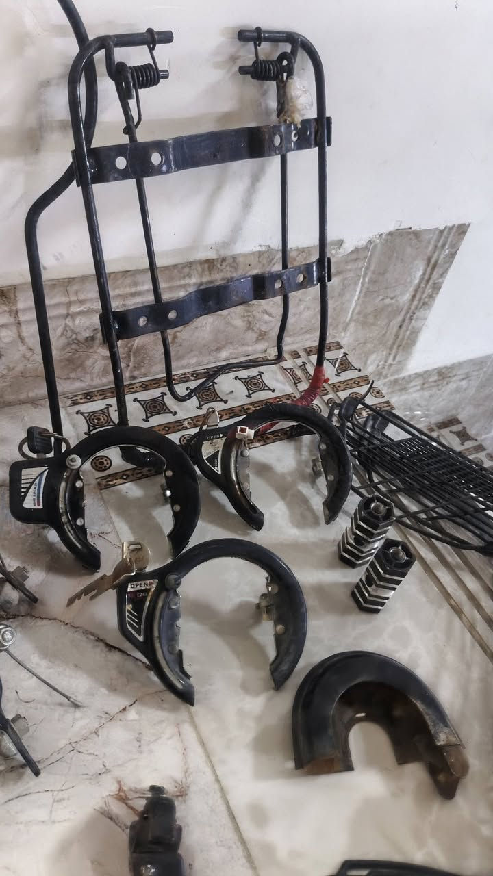 غراض باسكل للبيع كله بلادي وحاويه عدد 3ابريك كدام كشن بلادي ماشه حجم 26بلادي  قلاف كشن قفاله عدد 3كله حاويه سعر خاص ***********
