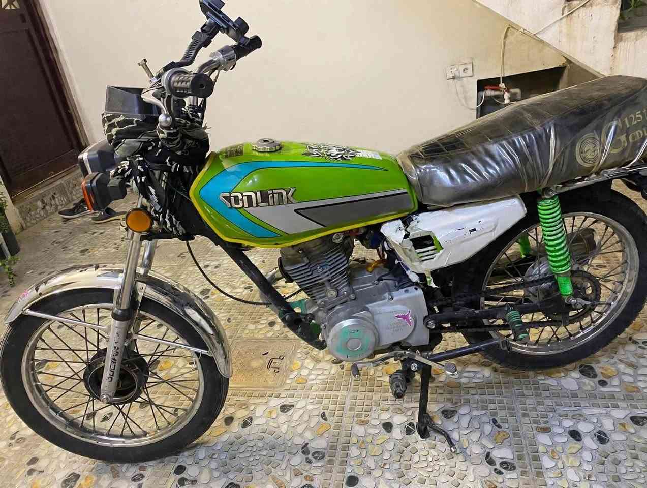 سلام عليكم 
دراجه 4كير محرك لا صرف ولا بخار نشاط فول كهربائيات شغاله كمل وياله عدله السعر 350 وبيه مجال لطيبين رقم ***********فقط واتساب
