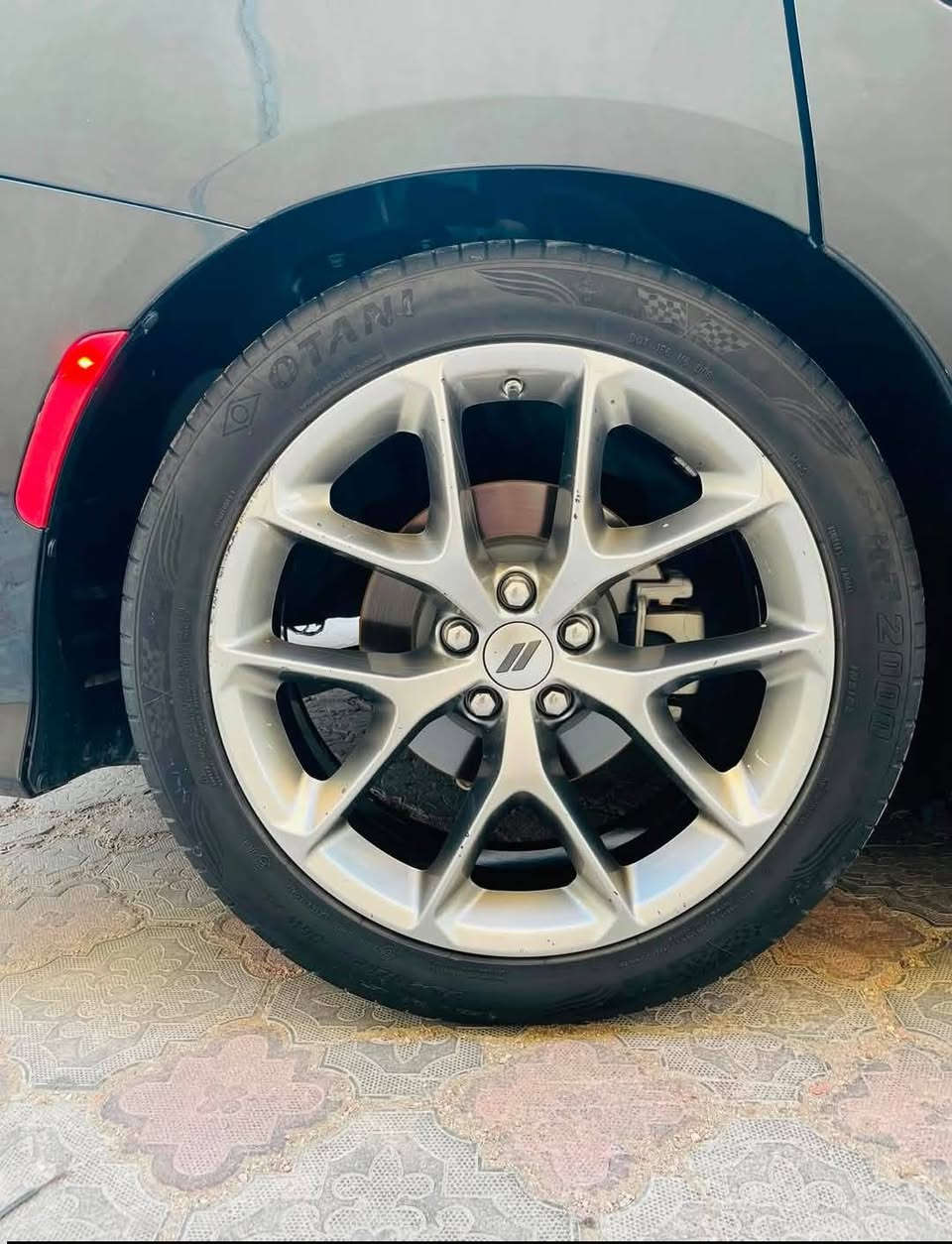 بيع مستعجل سعر جوه سوك 175
 وبيه مجال بسيط جداً وبالعافيه ع ياخذه 
جارجر جي تي محرك 6 سلندر 2022 
بدون ايرباك ضرره جاملغ خلفي صبغ + قبق جنطه مبدل اصلي نفس لون بجمه كبس بلادي برغي ممفتوح بي رقم اربيل جديد سنويه جديده باسمنه شرط التحويل 
 كير محرك تبريد حداديه كله ع وضع البلادي اي نقص مابيه 
الشراي يتصل بيع فقط 
*********** اتصال 
*********** وتساب
