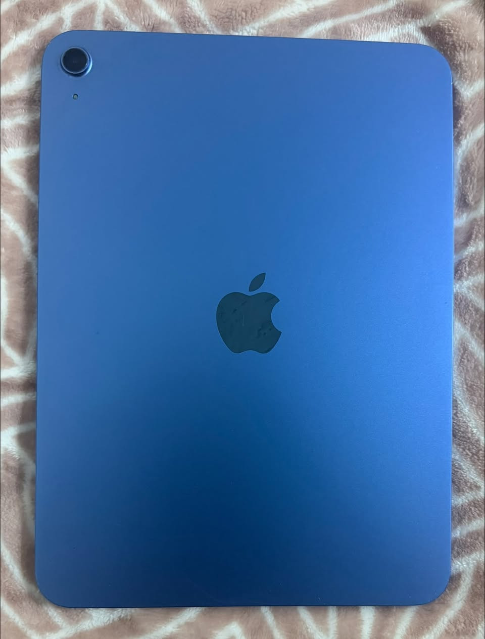 السلام عليكم ايباد ipad 11 - A16 
بطارية 87‎%‎ 🔋 
الذكراة 128GB
بيه طعج خفيف مثل ما موضح بالصورة 
مكاني ميسان العمارة 
الشراي يتفضل واتساب : ***********

