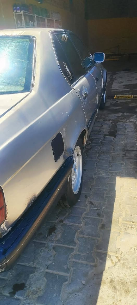 للبيع: BMW 735
​المحرك والكير: شرط النظافة والفحص التام.
​الصدر (الحدادية): أمامي وخلفي جديد بالكامل.
​التلبيس: تخم تاير مع ويل جديد.
​المواصفات: تبريد شغال بوضع ممتاز، لايت زنون.
​الرقم: أنبار دولي.
​ملاحظة: السيارة توني مداورها (جاهزة تماماً)، تاخذها وتشغل وتتوكل، بلا أي هزة أو نقص.
​السعر: 45 (بيها مجال للجادين).
​المكان: النجف الأشرف.
​للاتصال والاستفسار (متوفر واتساب): ***********
