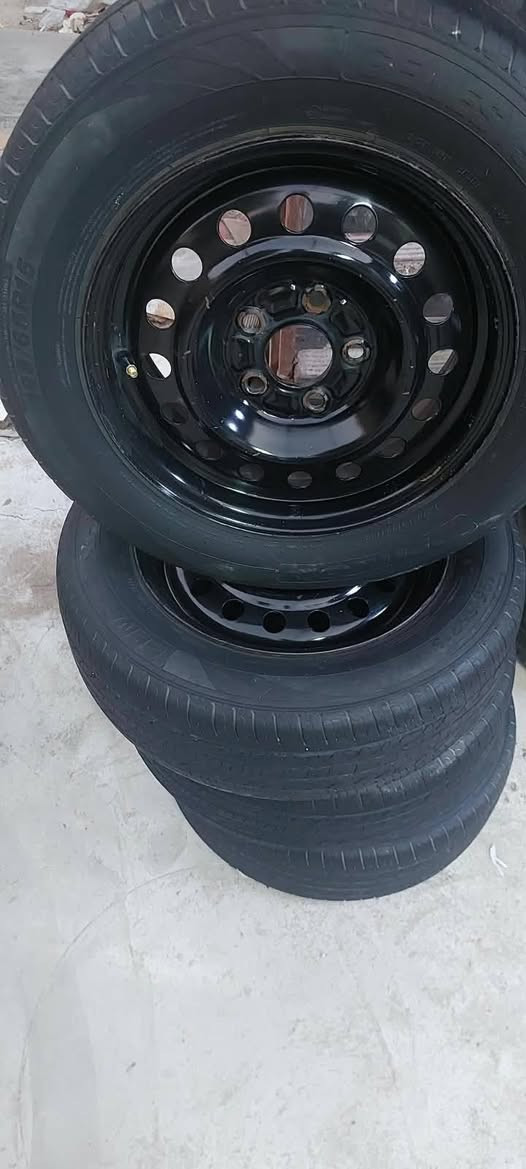 السلام عليكم اخوان تخم ويل حديد اصلي شركه كوري  يرهم النتره فورتي سيراتو جميع سيارات الكوري يرهم حجم ١٥ /٦٥/١٩٥ مع تخم تايرات انضاف كلش  اللبيع فقط اخوان مكاني بغداد زعفرانيه *********** بي واتساب  سعرهن خاص
