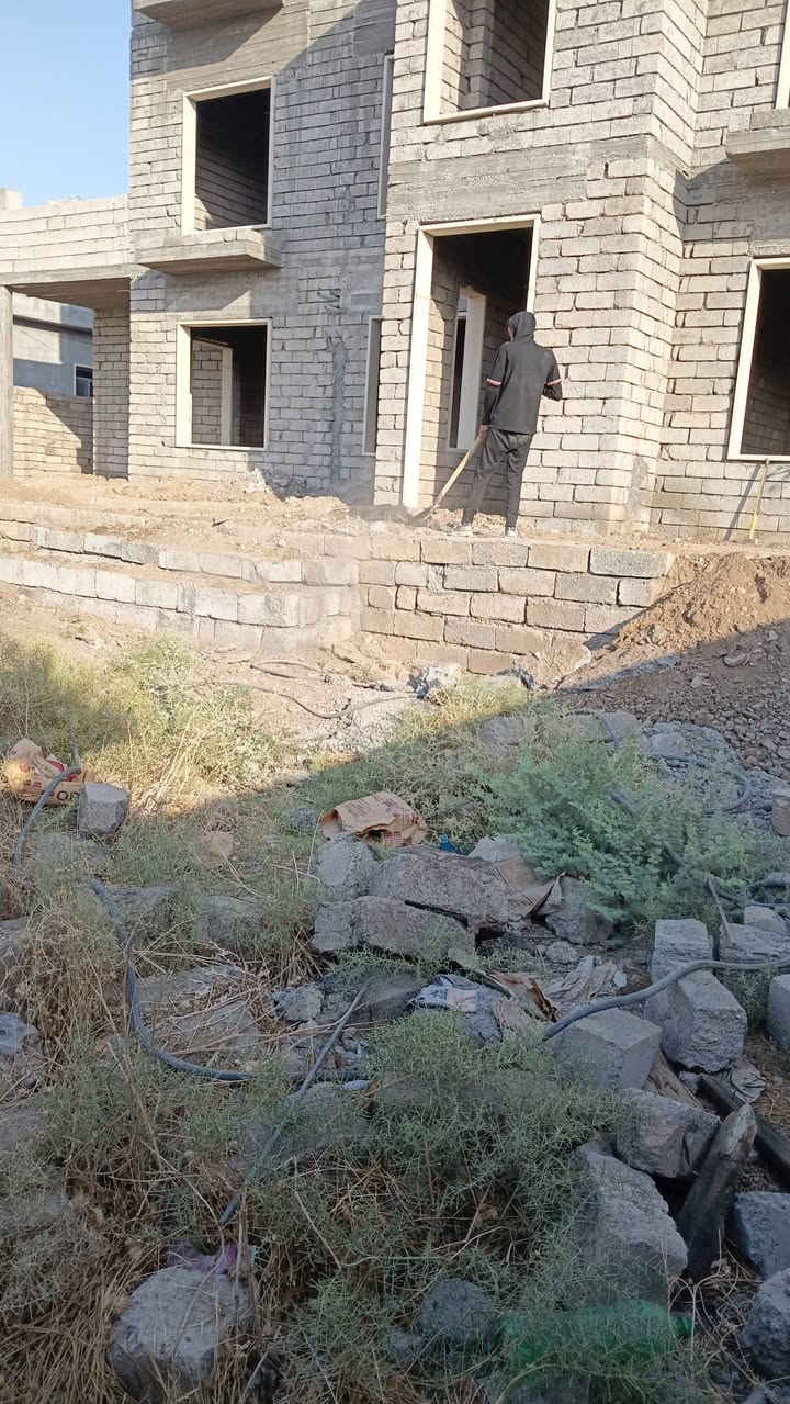 سلام عليكم  / يوجد كادر عمل جاهز/ تصعيد مواد/ تنضيف بيوت/ تفليش/ تكشيط/ تنضيف حدائق/ دفن نهري  / شقلنه ليل ونهار   /ومعداتنه جاهز/ ماعليك بس تصال على رقم  /     *********** /
