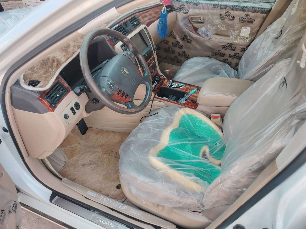 شاهينه ٢٠٠٤ مكفولة للبيع رقم بصرة انكليزي مزاد  باسمي تحويل مباشر وين ما يعجبك تداور مكان السياره النجف
السعر ١٦٠ وبيها مجال
*********** واتساب اتصال

